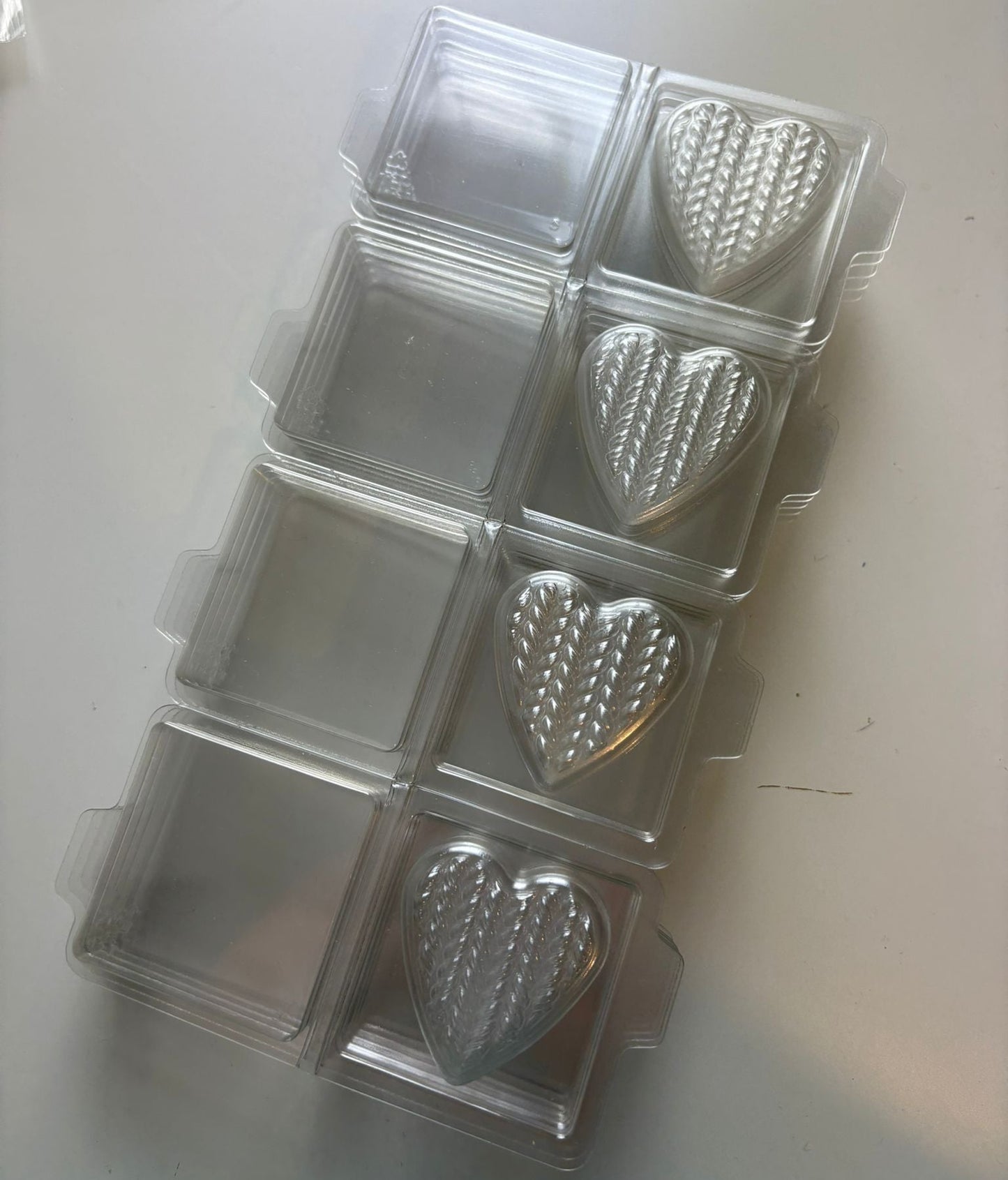 20 x Heart Shaped Clamshells