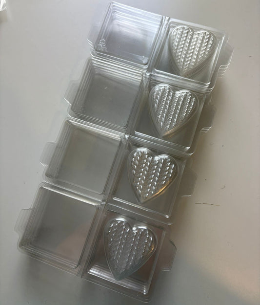 20 x Heart Shaped Clamshells